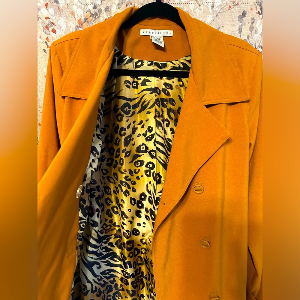 Versailles orange short trench